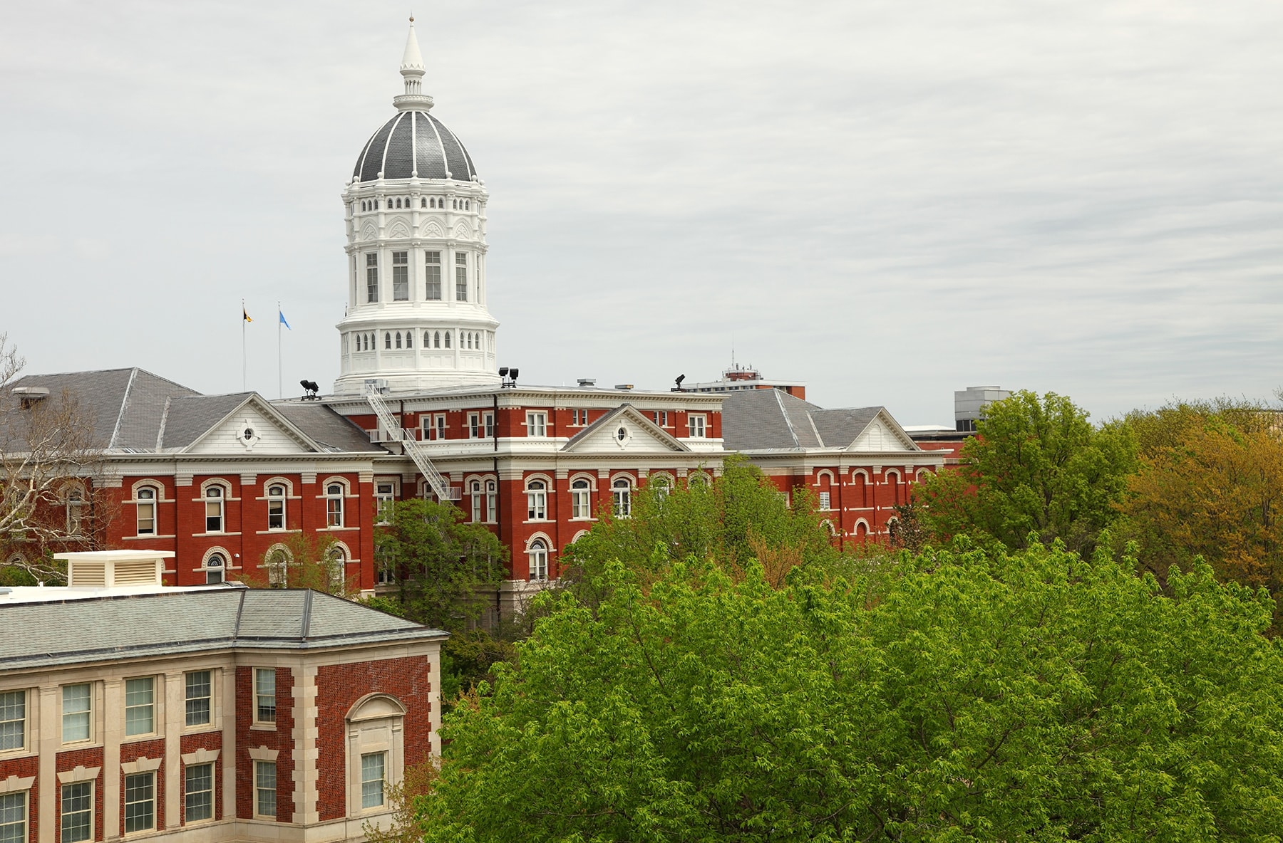 Korsetit myytävänä paikkakunnalla Columbia (Missouri)